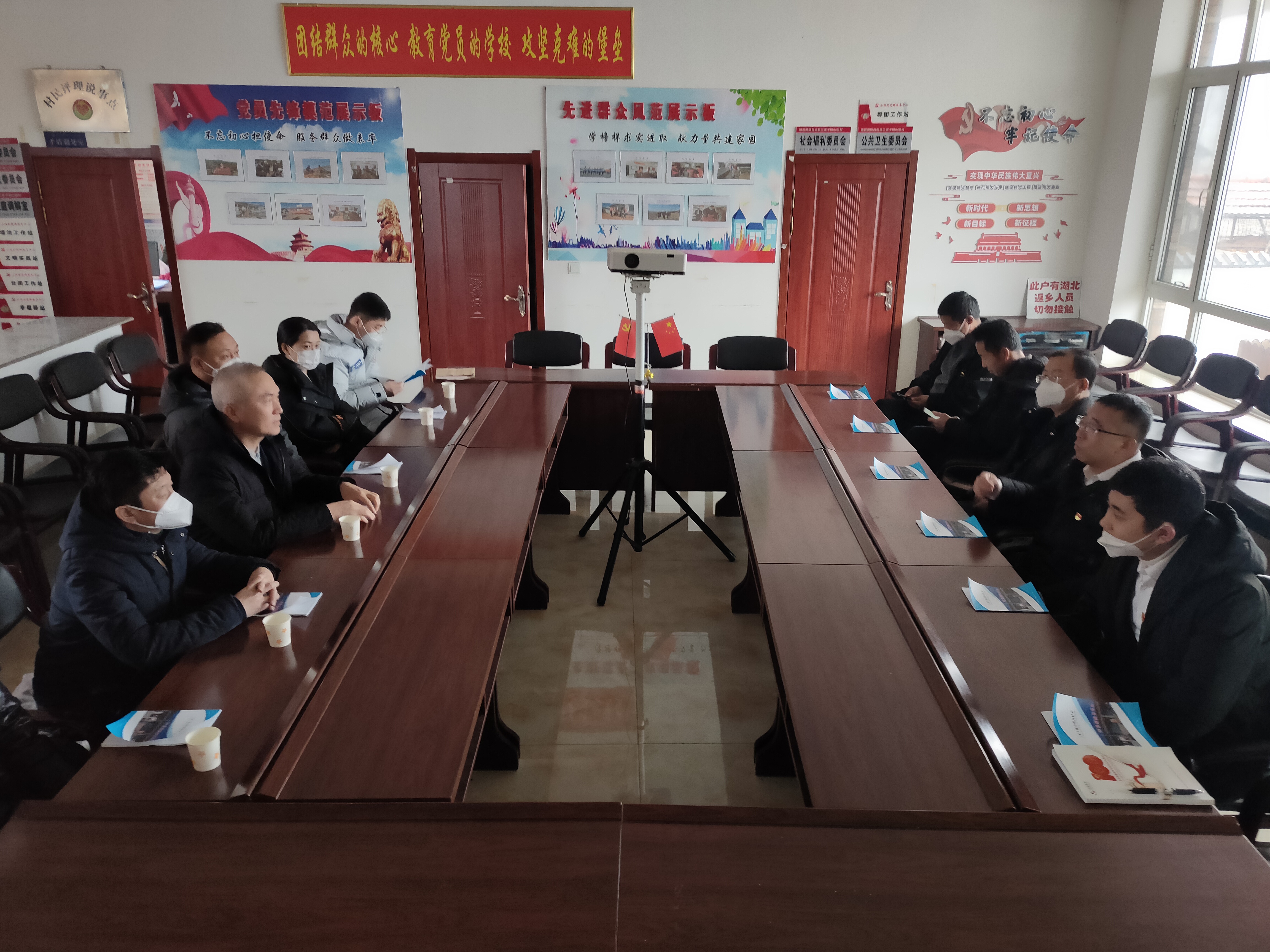 践行国企责任，迎新春送温暖——人生就是博集团、温泉集团、公服集团前往驻村工作队 走访慰问