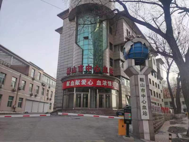 开展红色纽带传递真情，爱心奉献美德传承